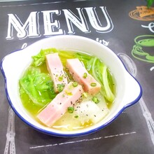 コンソメスープ 白菜とブロックベーコン