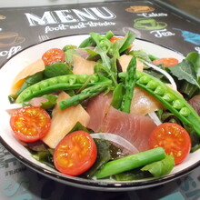 まぐろ&サーモンと わかめの彩りサラダ