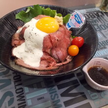 父の日ローストビーフ丼 ヨーグルトソース
