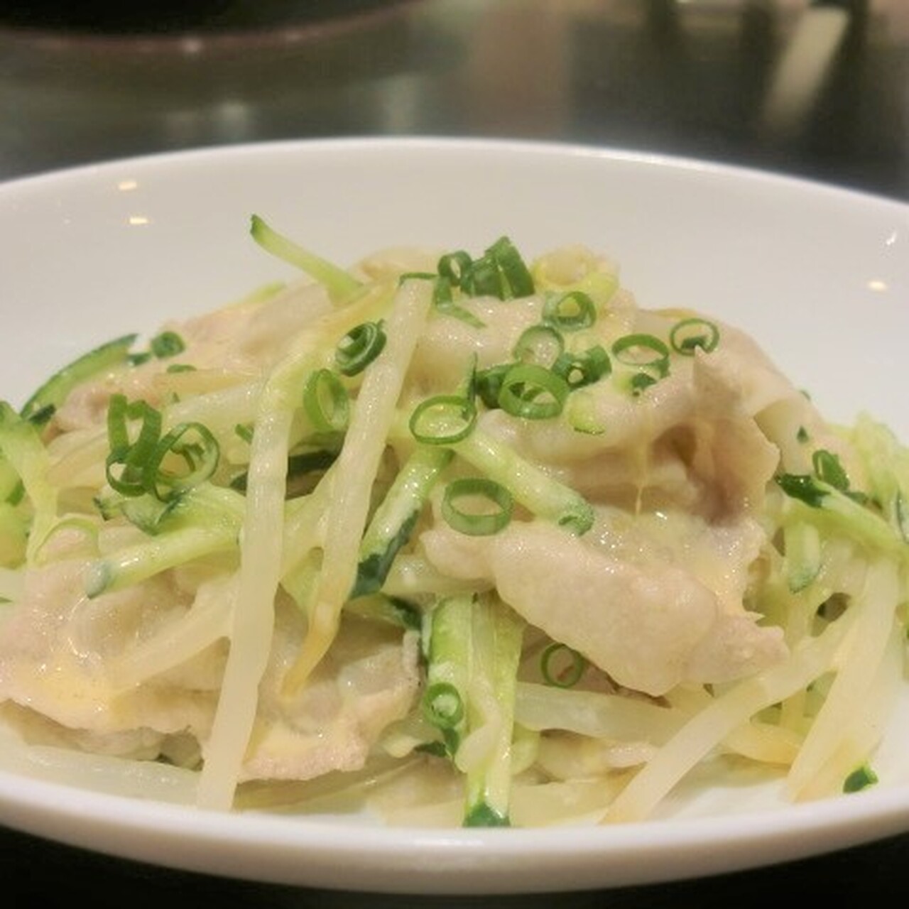 豚肉ともやしの かけうめマヨ和え