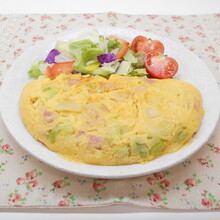 ハムとキャベツのチーズオムレツ