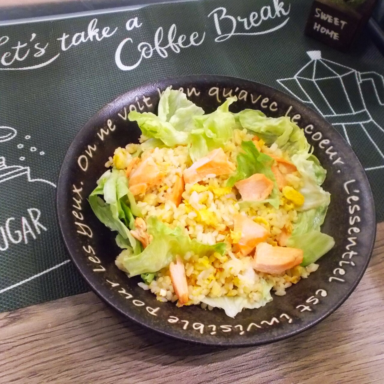 サーモンとレタスのチャーハン