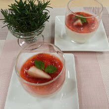 パンナコッタいちごソース