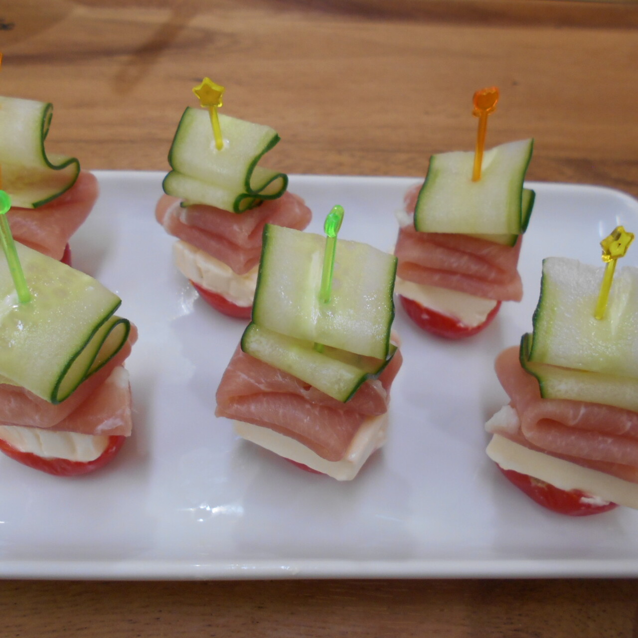 生ハムとチーズのピンチョス