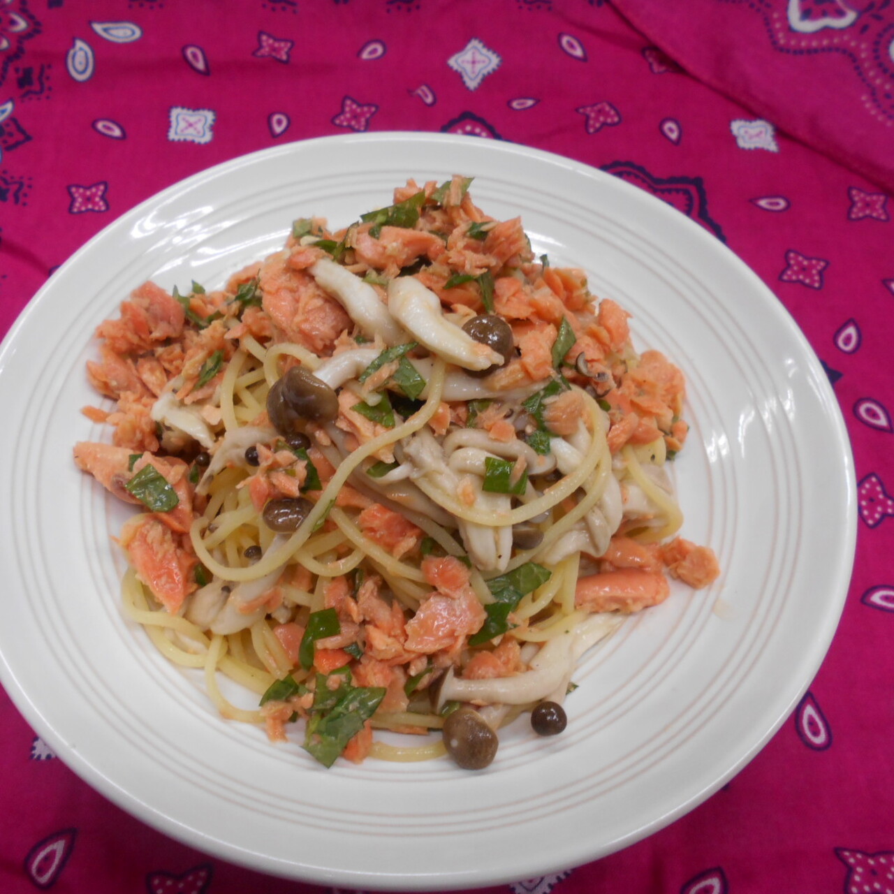 紅鮭の和風レモン大葉パスタ