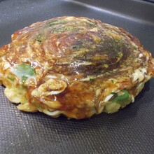 えびとアボカドのお好み焼き