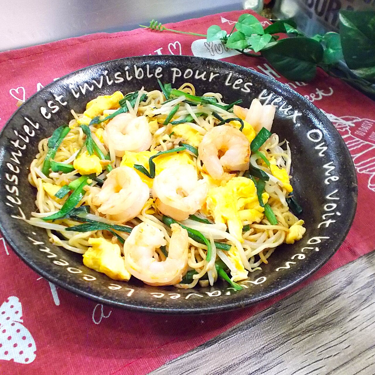 えびニラ玉焼きそば　マルちゃん焼そば塩