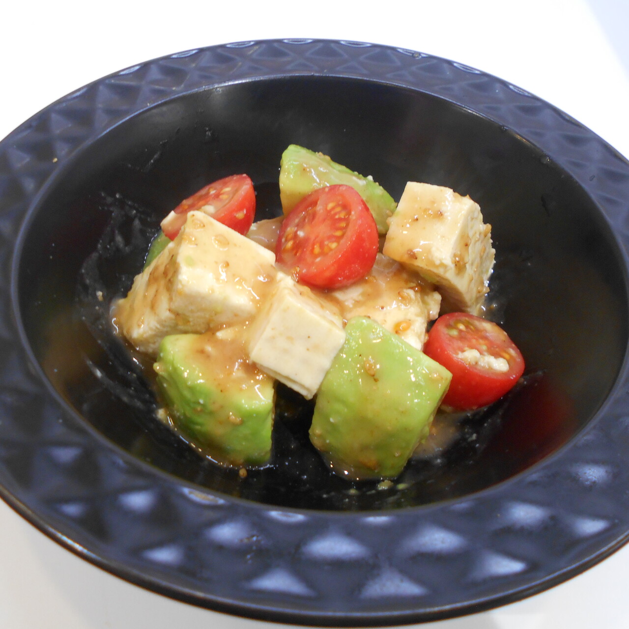 ピエトロドレッシングで 豆腐とアボカドのサラダ