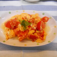 ピエトロドレッシングで簡単トマトの炒め物