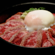 牛モモ肉★ステーキ丼