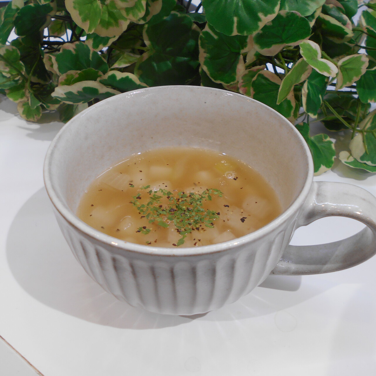 かぶのコンソメスープ