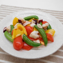 たことパプリカのガーリックバター炒め