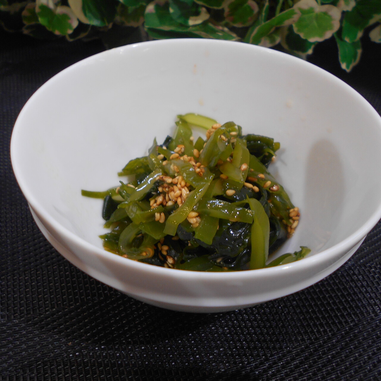 箸休めの一品に　生わかめのナムル風