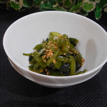 箸休めの一品に 生わかめのナムル風