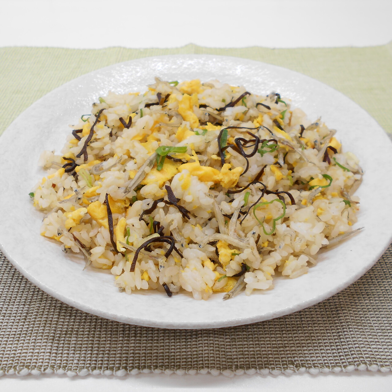 じゃこと塩昆布のチャーハン