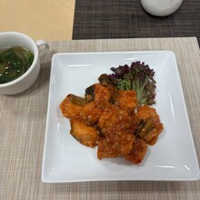 鮭のガリバタチリソース和え