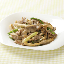 大凧しめじと豚肉のオイスターソース炒め
